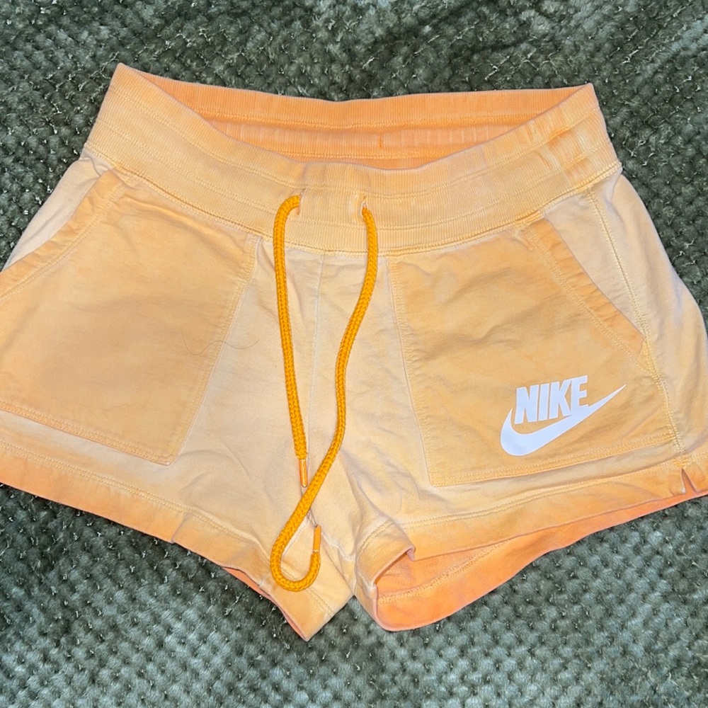 NIKE ATHLETIC SHORTS 🟠